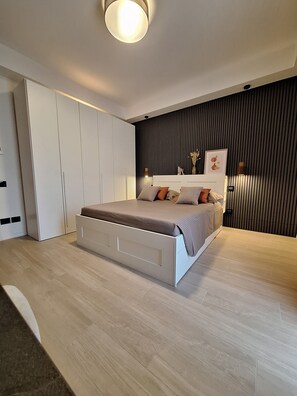 1 bedroom, iron/ironing board, WiFi, bed sheets - Nico House! (Dossobuono)