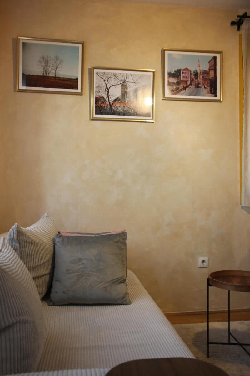 Apartment, 2 Bedrooms, Accessible, Smoking | Living room