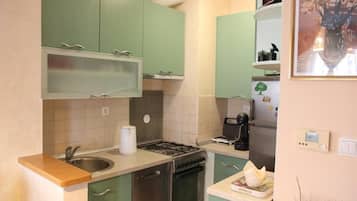 Apartment, 2 Bedrooms, Accessible, Smoking | Interior