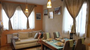 Dining room - Aniks Cozy Apartment With Netflix,hbo in Zagreb (Zagreb)