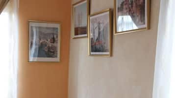 Apartment, 2 Bedrooms, Accessible, Smoking | Living room