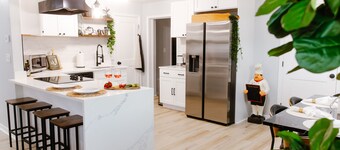 Coffee House 4bd fully remodeled Espresso machine 15 minutes drive to everything