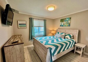 2 chambres, fer et planche à repasser, lit de bébé portatif