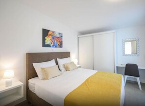 2 chambres, fer et planche à repasser, Wi-Fi, draps fournis