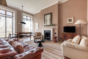 TV, fireplace - Ladbroke Grove XV by onefinestay (London)