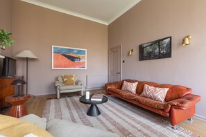 TV, fireplace - Ladbroke Grove XV by onefinestay (London)