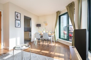 40-tums smart-tv med satellitkanaler