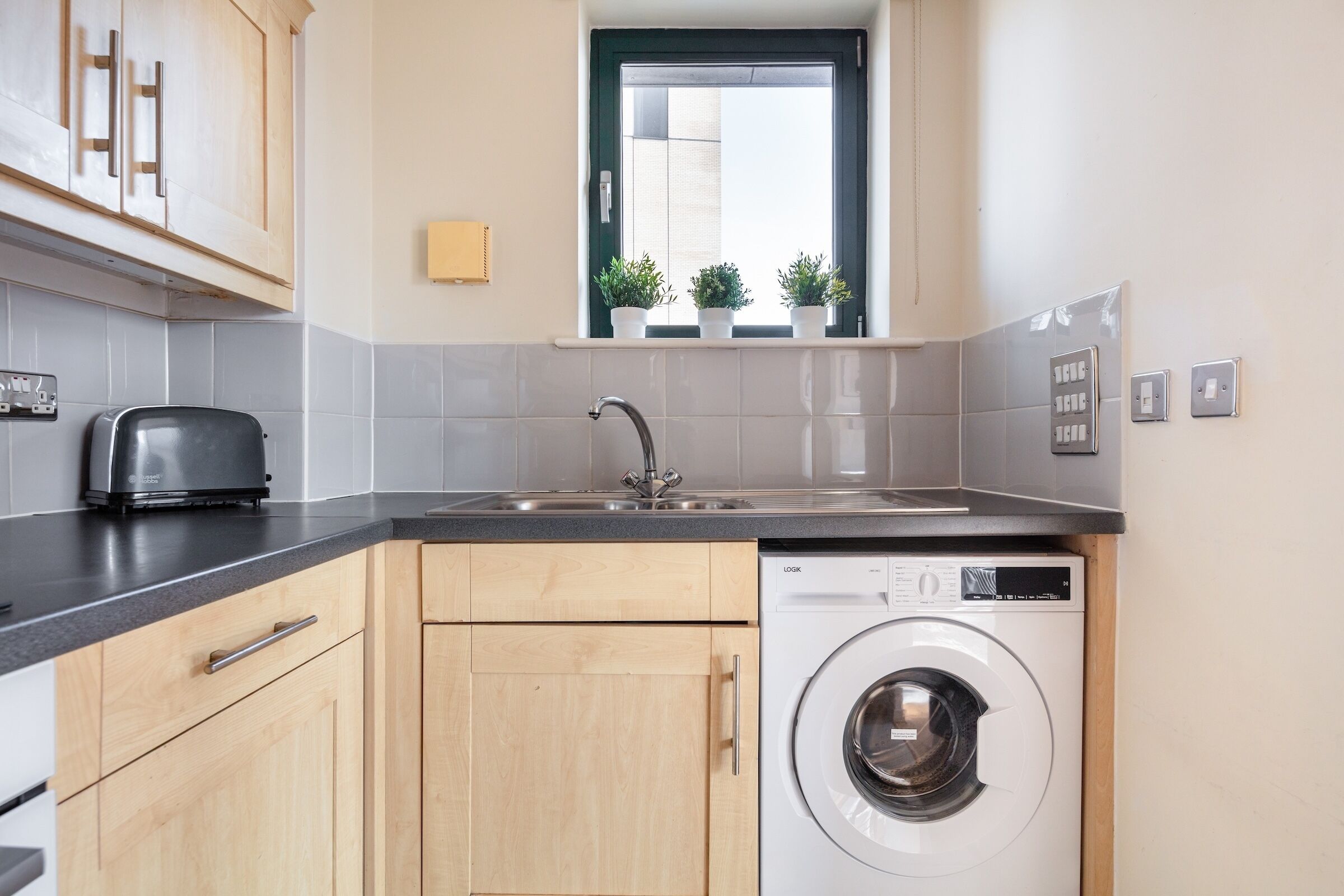 Apartment, 1 Bedroom, Non Smoking, City View | Private kitchen | Coffee/tea maker, electric kettle, highchair, paper towels