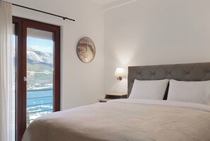 4 chambres, bureau, fer et planche à repasser, accès au Wi-Fi (inclus)