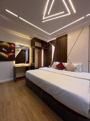 Apartamento clássico | Escrivaninha, espaço de trabalho para notebook