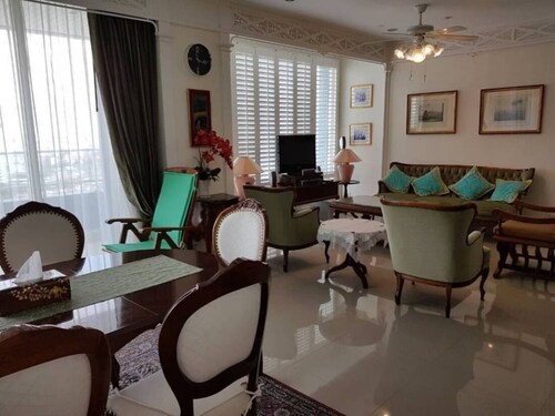 3-bedroom condo in wonderful Krung Thep Maha Nakhon with AC, WiFi