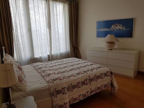 3 bedrooms, iron/ironing board, WiFi, bed sheets - 3-bedroom condo in wonderful Krung Thep Maha Nakhon with AC, WiFi (Krung Thep Maha Nakhon)