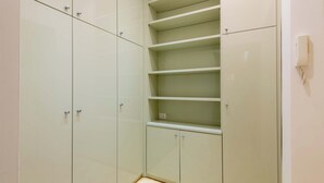 Unclassified image, 5 of 8, button - Cozy apartment 5 minutes walk from the Colosseum (Roma)