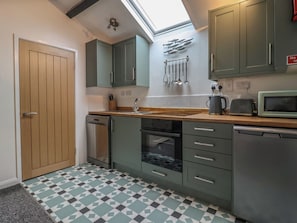 Dishwasher, cookware/dishes/utensils