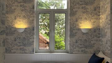 Deluxe Suite, City View | 1 bedroom, free WiFi
