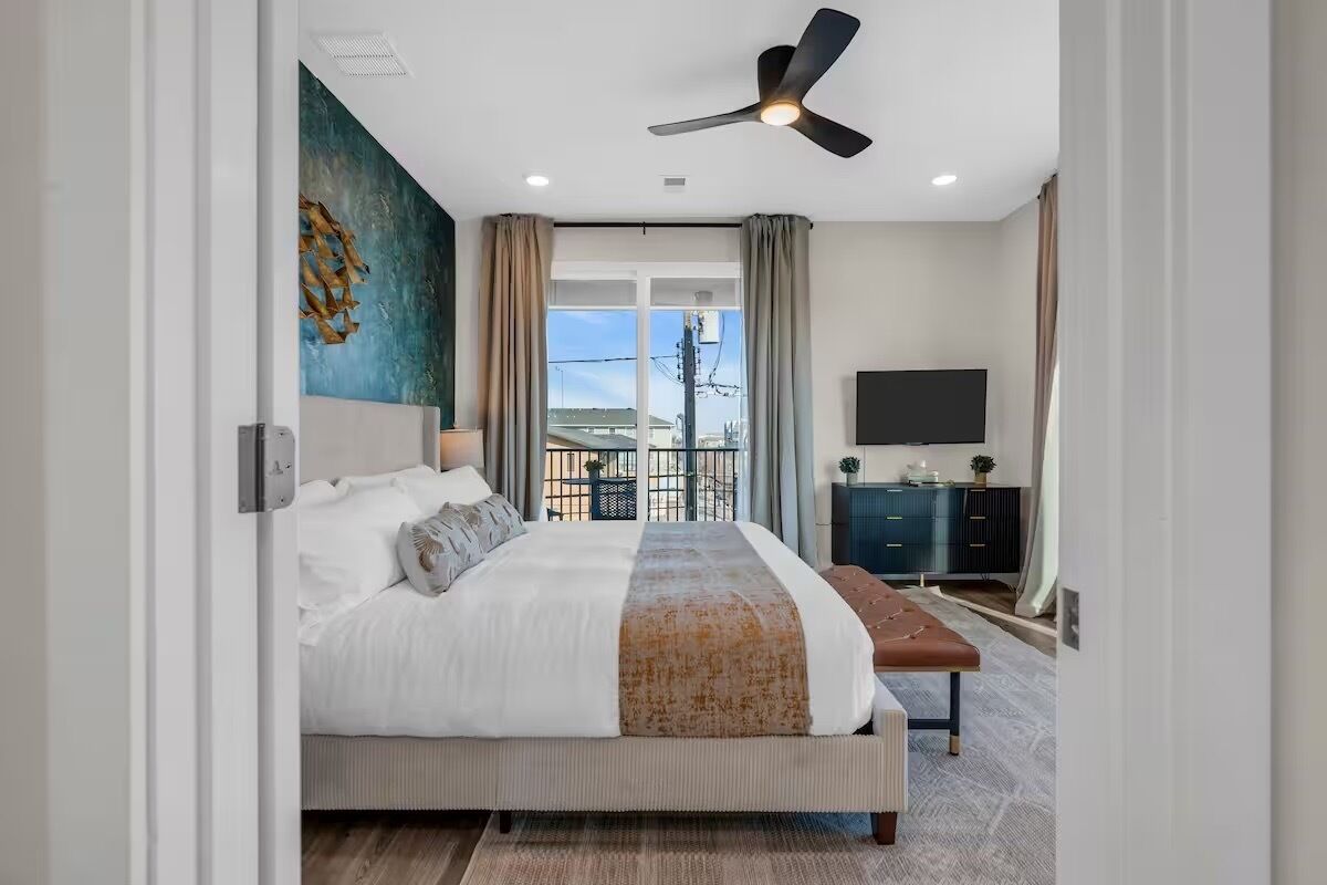 5 habitaciones, tabla de planchar con plancha y cuna de viaje 