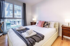 1 slaapkamer, een kluis op de kamer, een strijkplank/strijkijzer, wifi