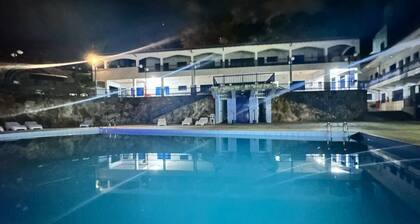 Cozy house for 8 people, beautiful view with swimming pool, ping pong, table tennis, billiards.