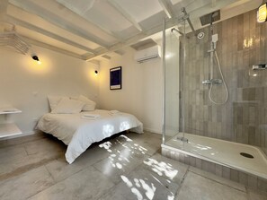 1 bedroom, WiFi, bed sheets - LOFT / 10min from downtown / Terrace / Parking (Montpellier)