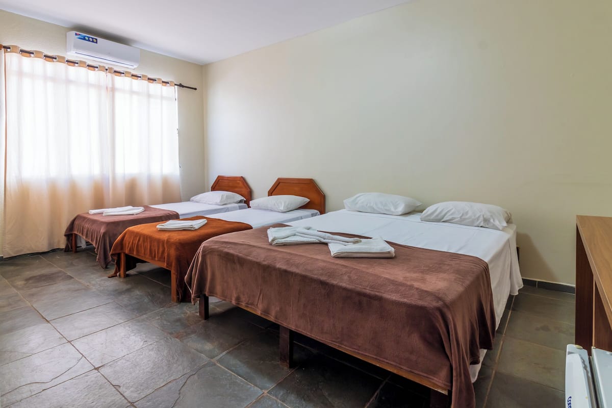 Standard Quadruple Room | Bar mini, cadar katil