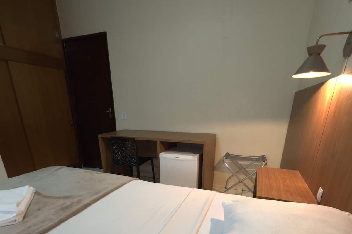 Minibar i roba de llit