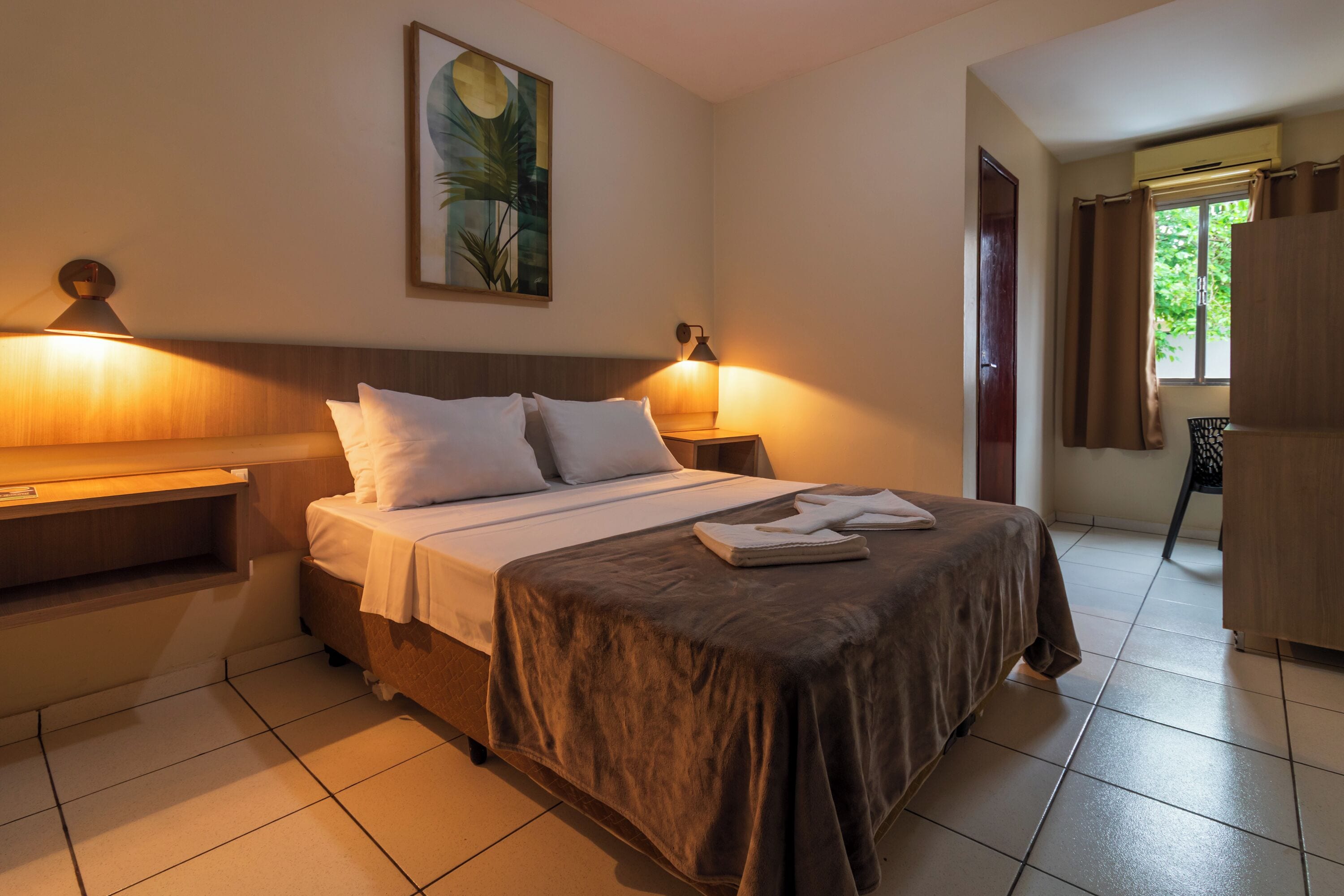 Standard Double Room | Minibar, bed sheets