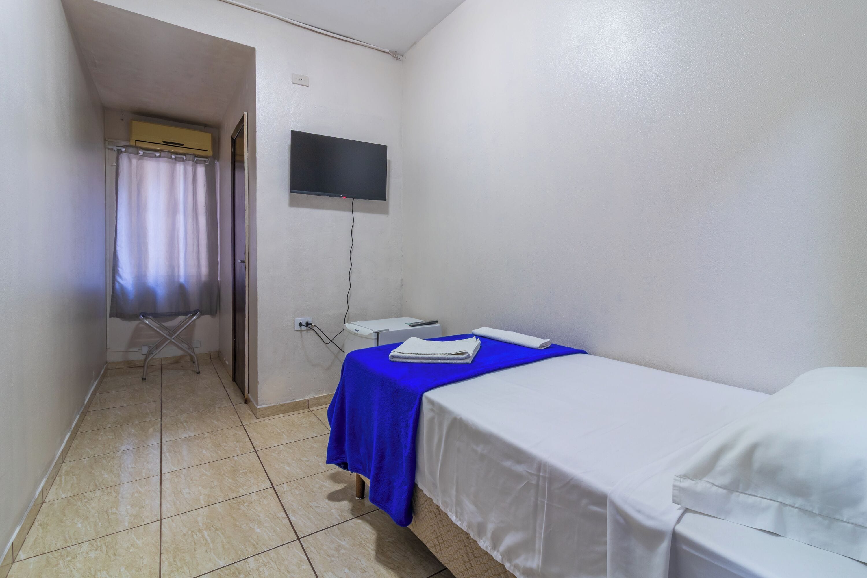 Standard Room | Minibar, bed sheets