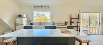 Bird Watching Paradise @ Waterfront Harpswell with Private Deck