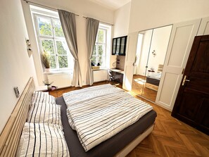 Comfort Apartment, Courtyard View | Free WiFi - Black Eagle Apartments (Prague)