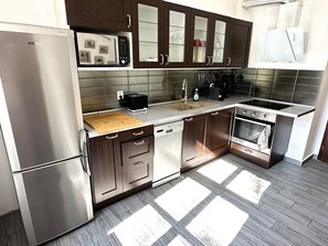 Comfort Apartment, Courtyard View | Private kitchen | Full-size fridge, microwave, oven, stovetop - Black Eagle Apartments (Prague)