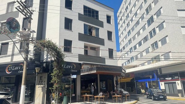 Exterior - Apartment in the center of Serra Negra - Right on the Square (Estância Suíça Serra Negra)