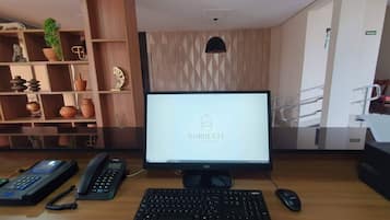 ฝ่ายต้อนรับ