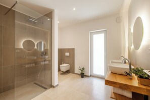 Comfort Apartment, Balcony | Bathroom