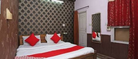 Bureau, espace de travail pour ordinateur portable, Wi-Fi gratuit