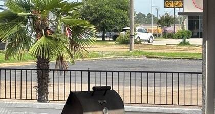 Executive Inn , 1 or 2-bed Local hotel in Texarkana with Daily ,Weekly rates.