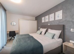 2 chambres, fer et planche à repasser, Wi-Fi, draps fournis