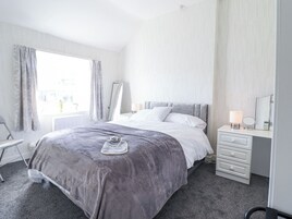 2 bedrooms, individually decorated, individually furnished, free WiFi