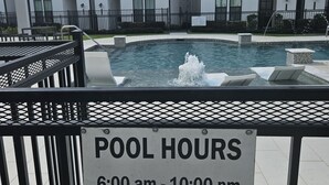 A sign indicating pool hours from 6:00 am to 10:00 pm. - Luxury studio with AC, WiFi in wonderful Houston (Houston)