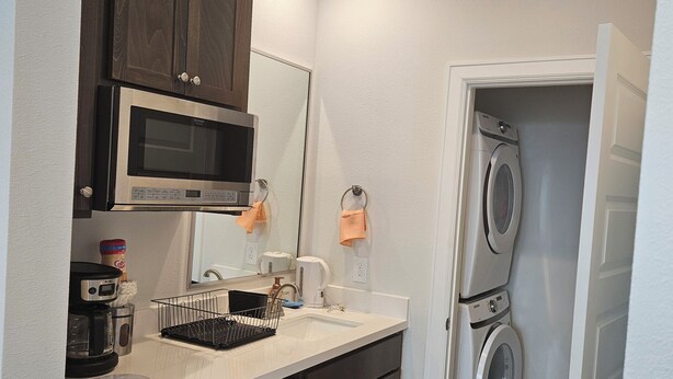 A compact kitchen with a microwave, coffee maker, and sink. - Luxury studio with AC, WiFi in wonderful Houston (Houston)