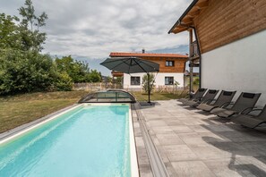 Outdoor pool - Chalet Kuhglockerl: space for 6+2 with summer pool, whirlpool and sauna (Inzell)