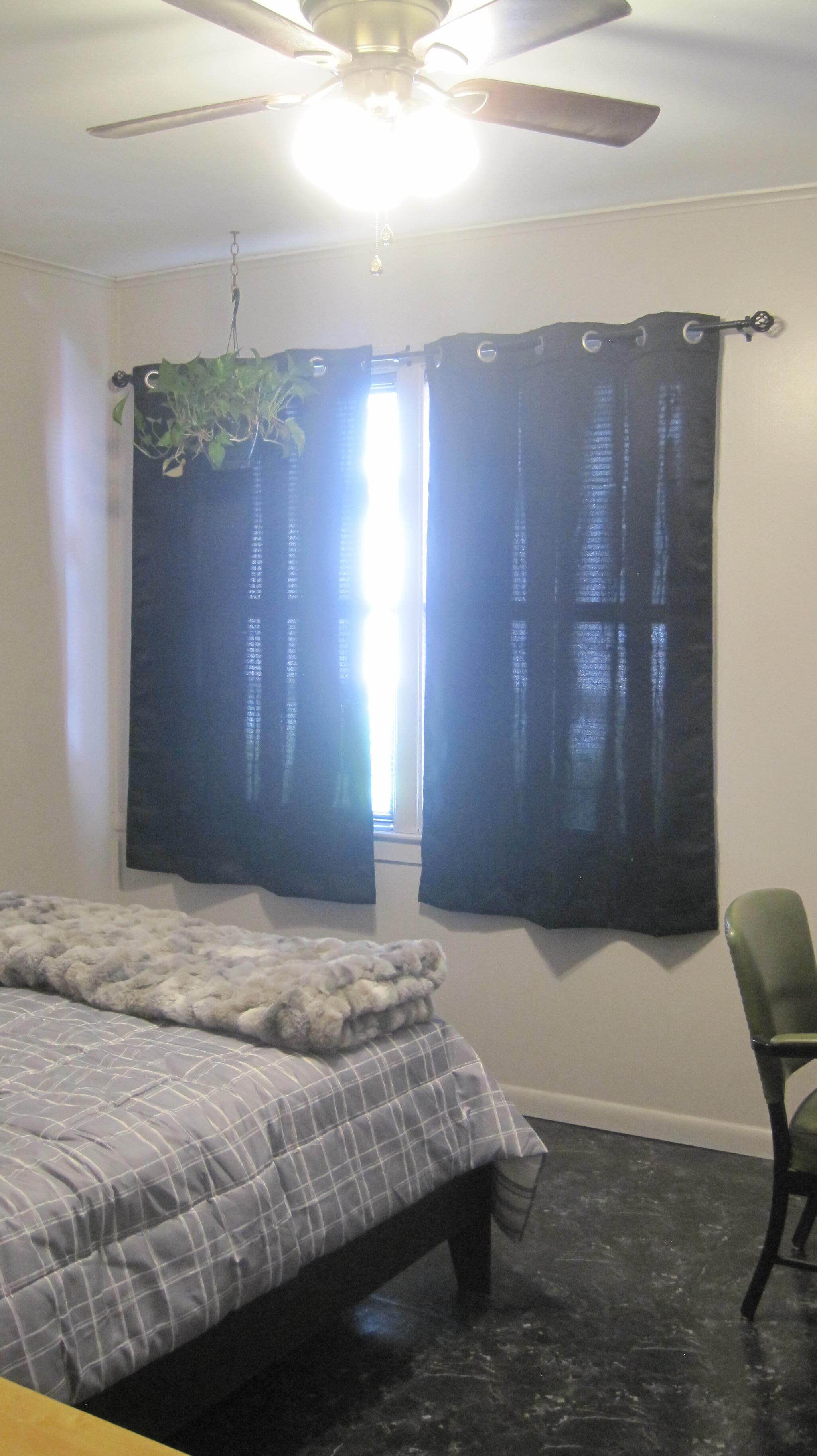 4 habitaciones, tabla de planchar con plancha, wifi y ropa de cama 