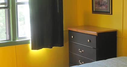 City Living Close To Every thing.
Hospitals/ Airport /State Fair /SU/ Downtown