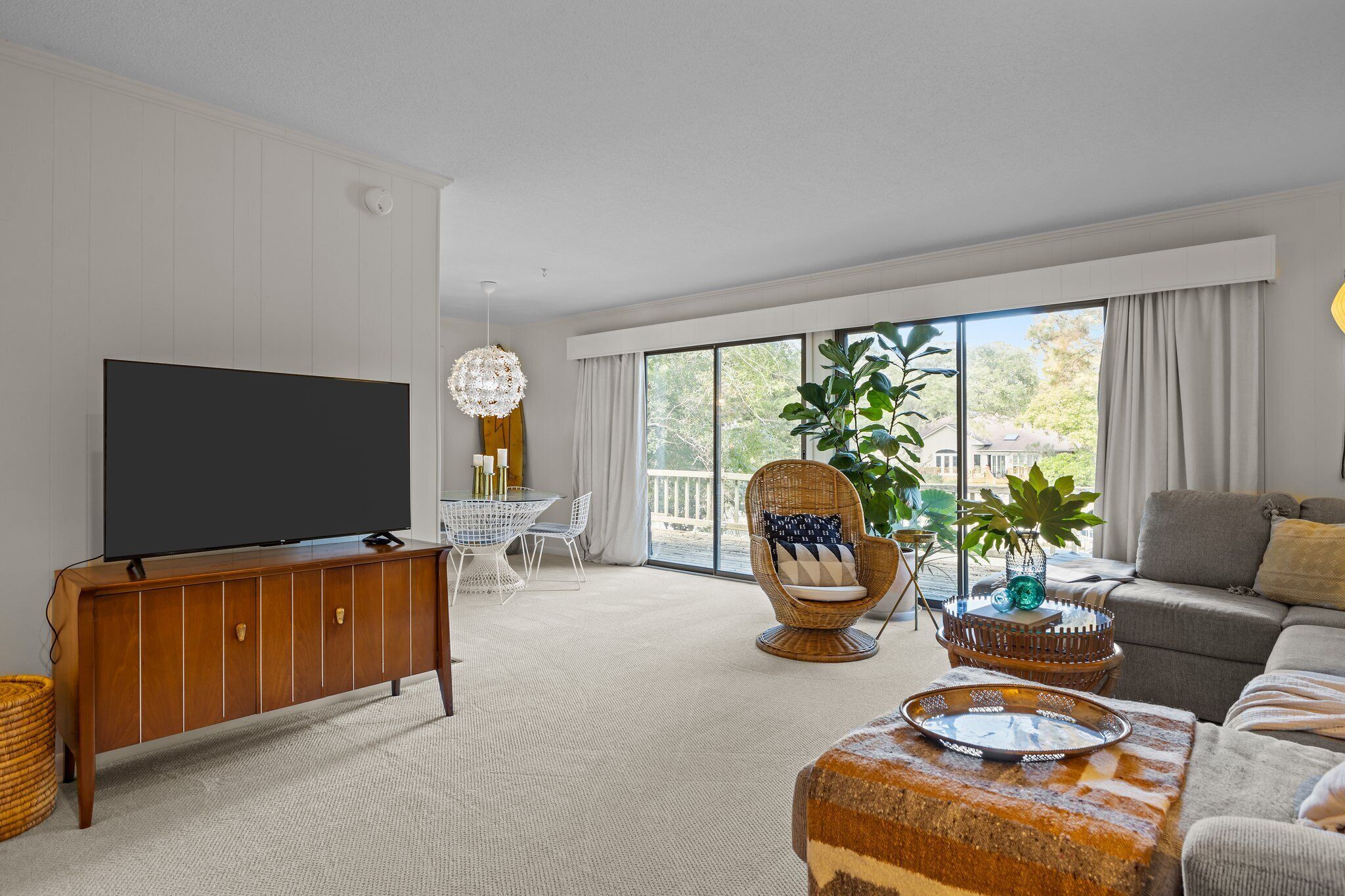 Smart TV, fireplace, video games