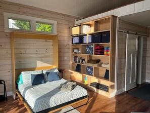 1 Schlafzimmer, BĂŒgeleisen/BĂŒgelbrett, Internetzugang, BettwĂ€sche