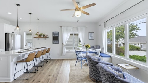 Charming Clear Lake Cottage