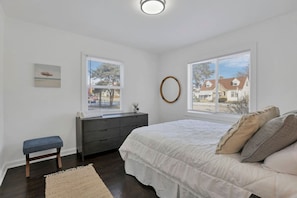 4 chambres, bureau, Wi-Fi, literie fournie