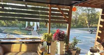 Charming 2-bedroom cottage with WiFi, AC in brilliant Gallatin
