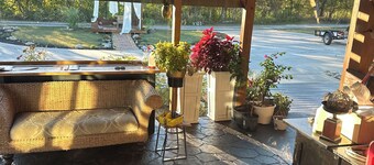Charming 2-bedroom cottage with WiFi, AC in brilliant Gallatin