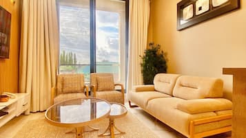 TV connectée de 65 pouces avec chaînes numériques