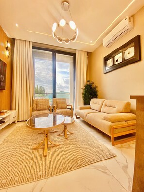 65-Zoll-Smart-TV mit Digitalempfang